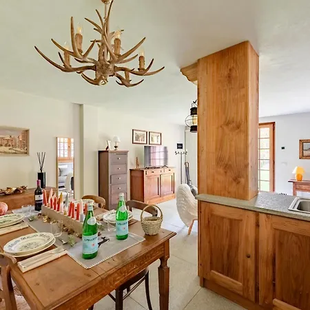 Chalet Les Boise - Sauna, Heated Pool And Mountains View 아파트